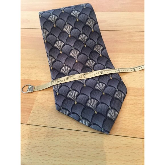 Croft & Barrow Shades Of Gray Shell Print 100% Silk Men’s Tie - Picture 2 of 7